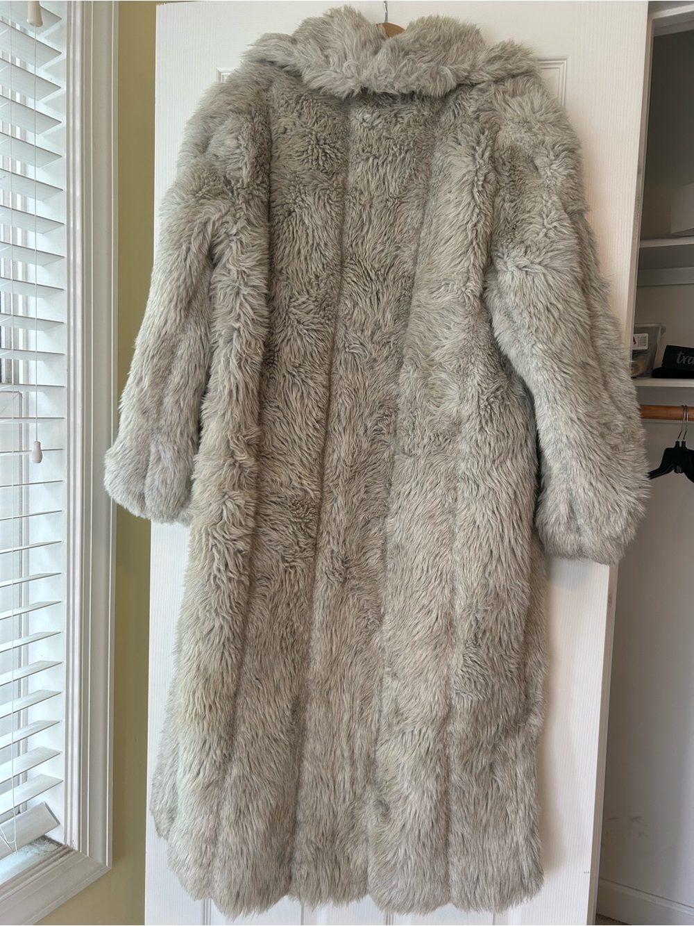 Monterey Fashions Vintage Long Faux Fur Coat in Cool Gray Women's Winter Coat - Picture 12 of 12